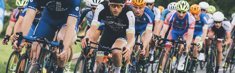 彩神Vll公司健康产业深度分析报告封面 - 图表与趋势线